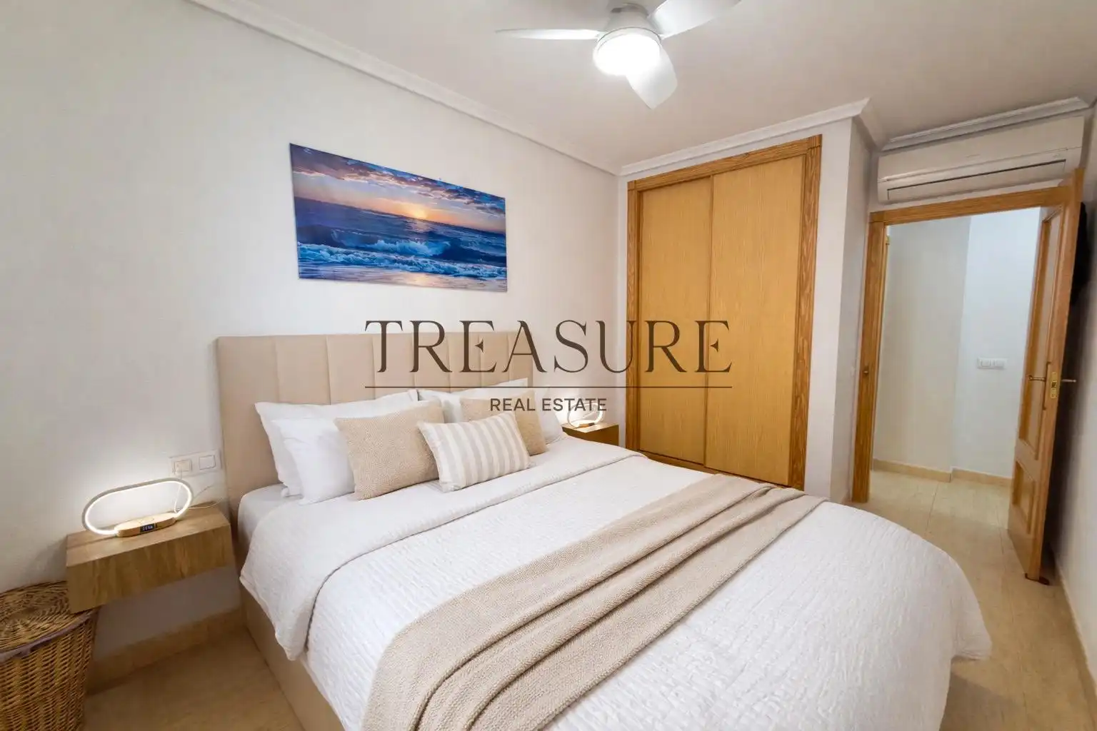 Dormitori de Apartament en venda en La Manga del Mar Menor amb Aire condicionat, Terrassa i Moblat