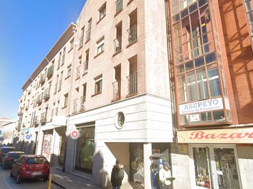 Individuel avec ascenseur à vendre à Calle Sor María de San José