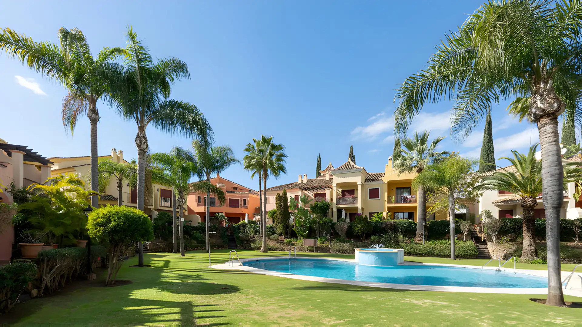 Adossat amb piscina en venda a Milla de Oro