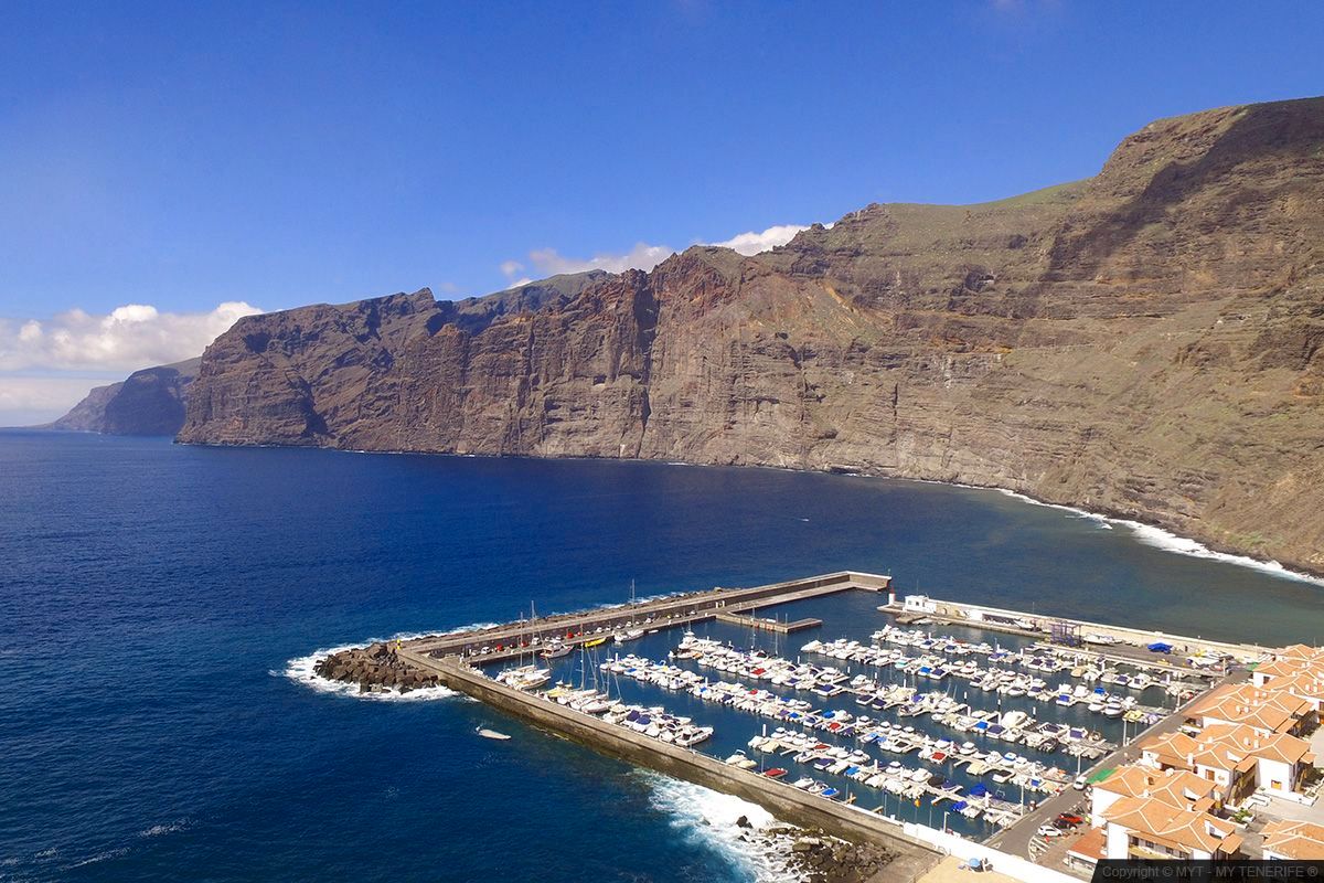 Vista exterior de Edifici en venda en Santiago del Teide amb Alarma