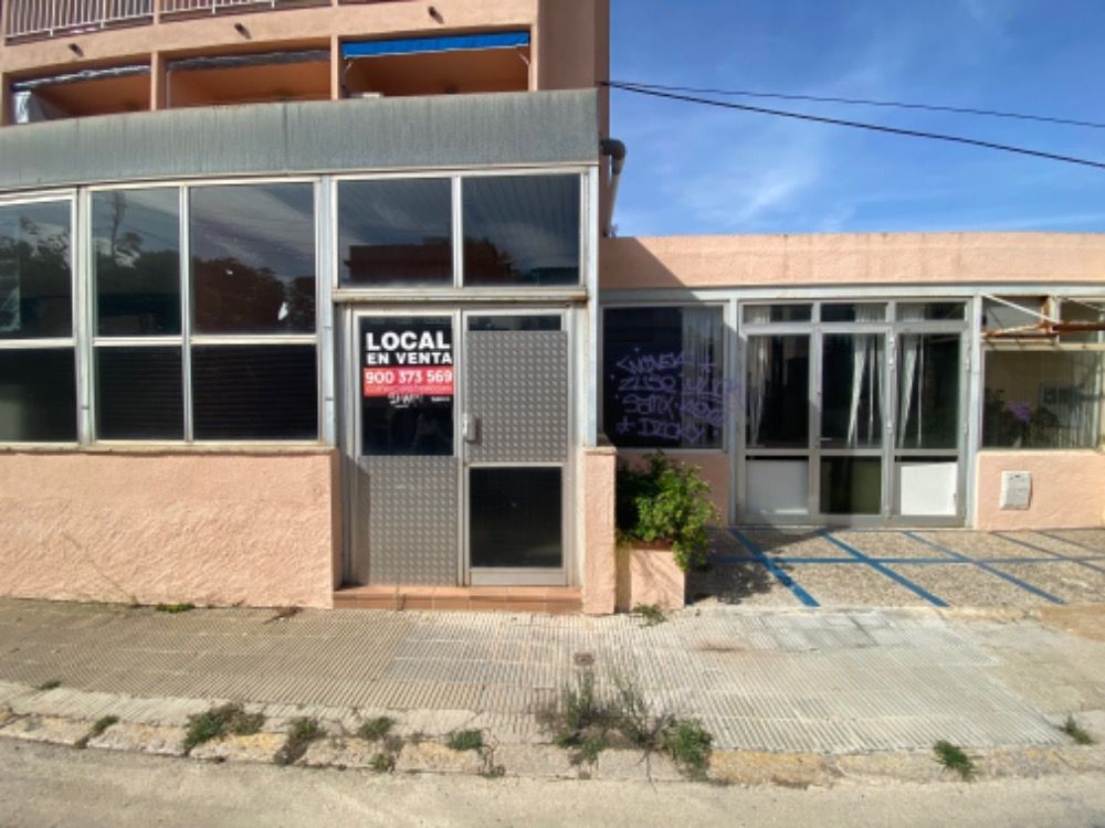 Vista exterior de Local en venda en El Vendrell