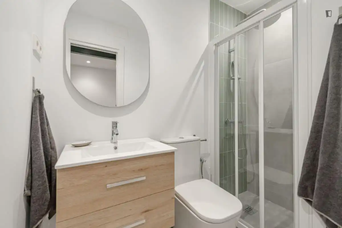 Badezimmer von Wohnung zur Miete in Madrid mit Klimaanlage, Heizung und Möbliert