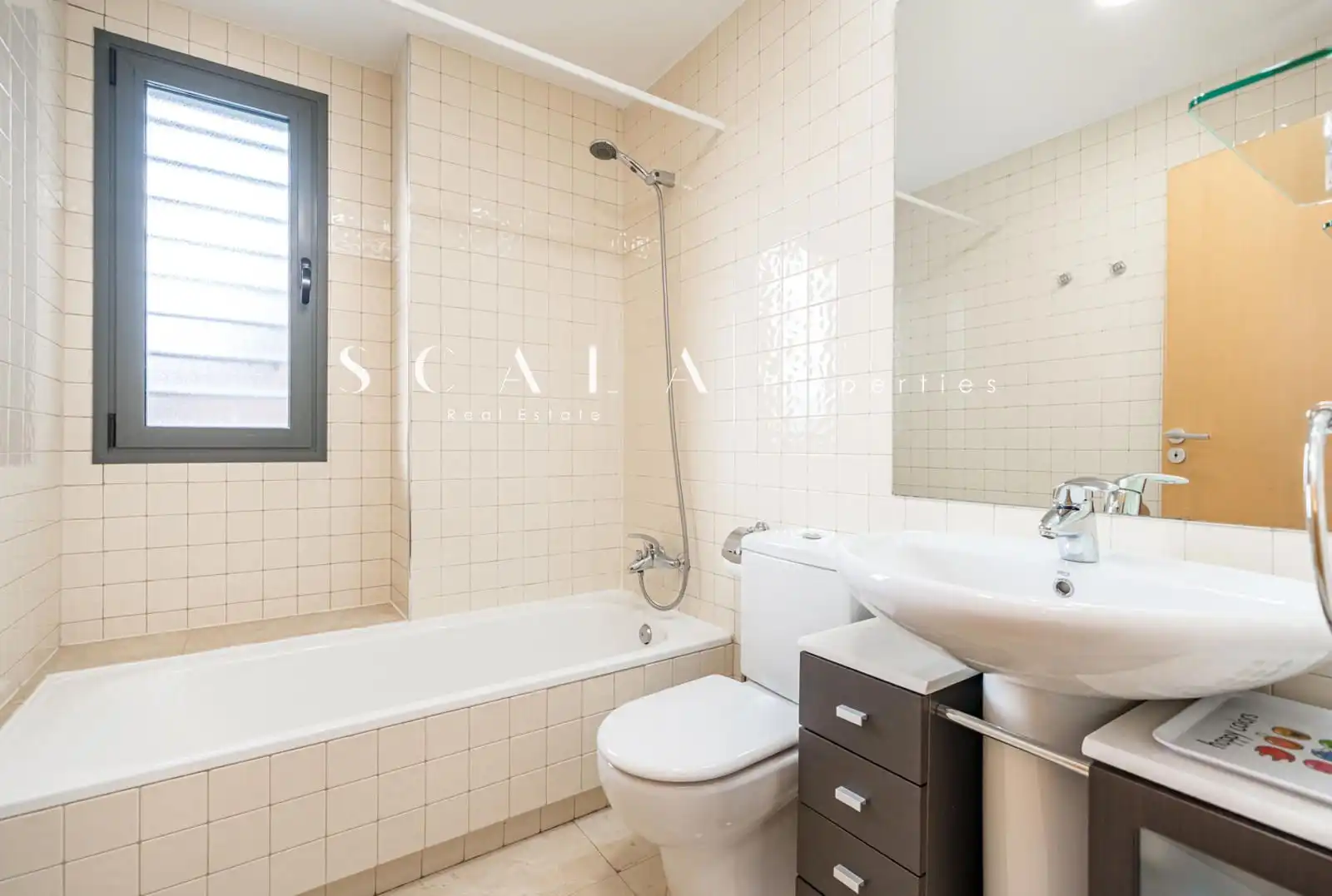 Baño de Piso en venta en Madrid con Aire acondicionado, Calefacción y Parquet