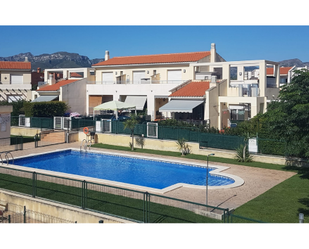 Piscina de Casa adosada en venda en Mont-roig del Camp amb Aire condicionat, Terrassa i Balcó