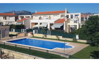 Piscina de Casa adosada en venda en Mont-roig del Camp amb Aire condicionat, Terrassa i Balcó