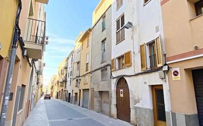 Vista exterior de Casa adosada en venda en Vilanova i la Geltrú amb Balcó