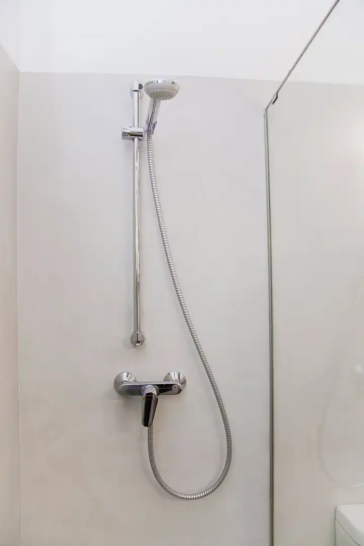 Bany de Pis de lloguer en Girona amb Aire condicionat, Calefacció i Moblat