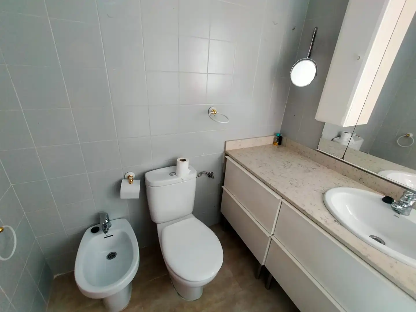 Baño de Casa adosada de alquiler en El Vendrell con Aire acondicionado, Jardín privado y Terraza