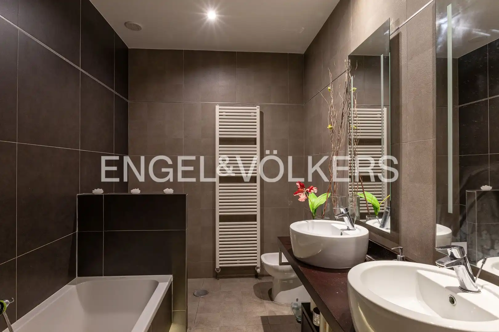 Baño de Apartamento en venta en Madrid con Aire acondicionado, Calefacción y Jardín privado