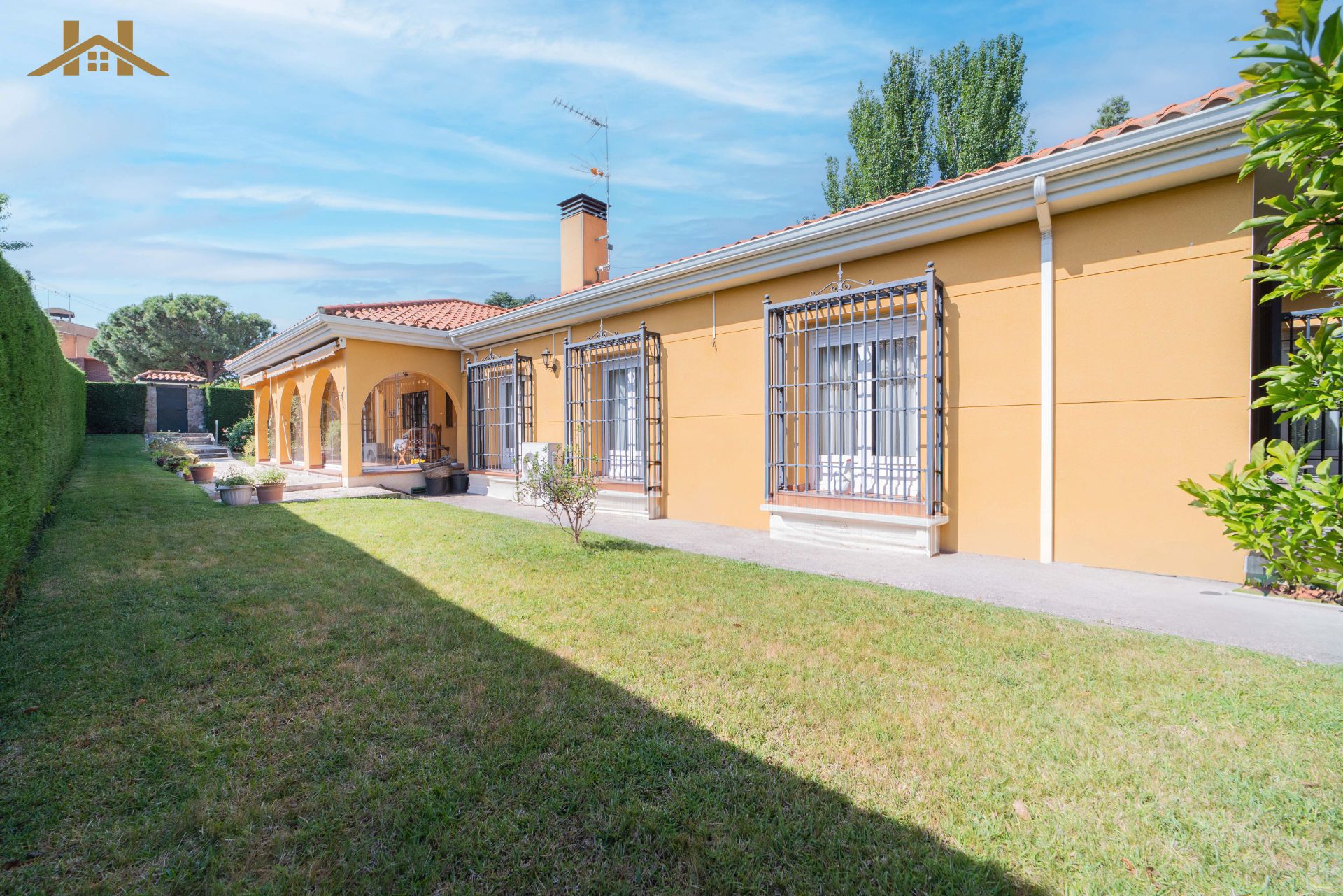 Exterior view of House or chalet for sale in Villaviciosa de Odón  with Air Conditioner, Heating and Private garden