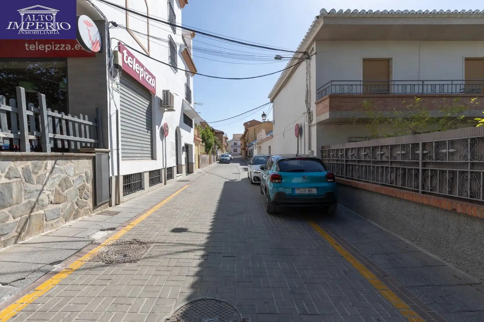 Vista exterior de Casa o xalet en venda en La Zubia amb Terrassa