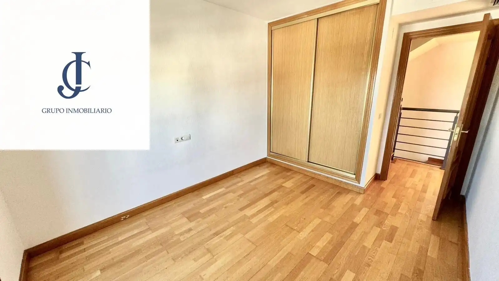 Casa aparellada en venda a UR6 15, imagen 7