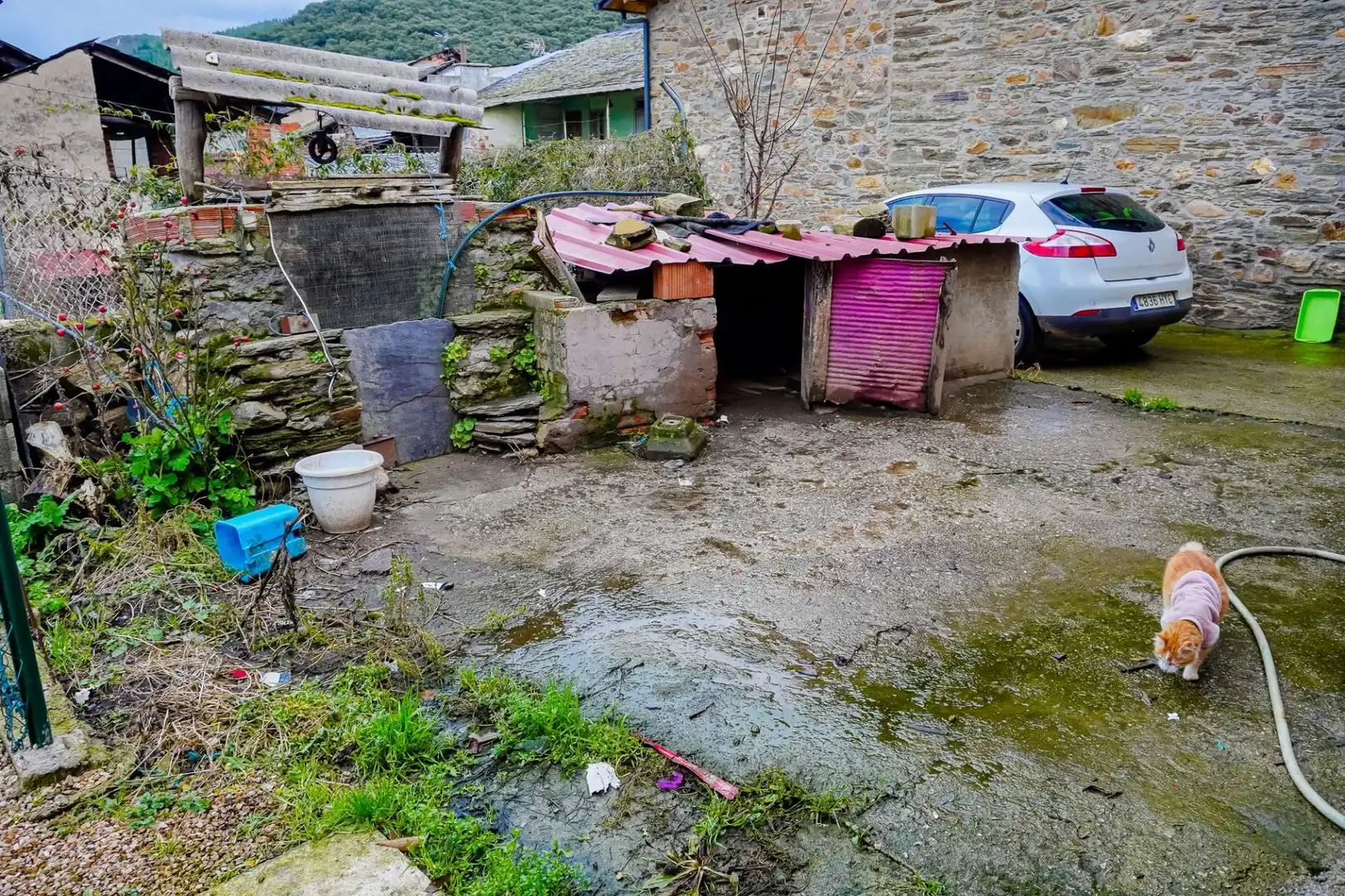 Aparcament de Casa o xalet en venda en Ponferrada amb Calefacció, Jardí privat i Traster