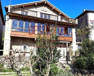 Vista exterior de Casa o xalet en venda en Soba amb Calefacció, Jardí privat i Terrassa