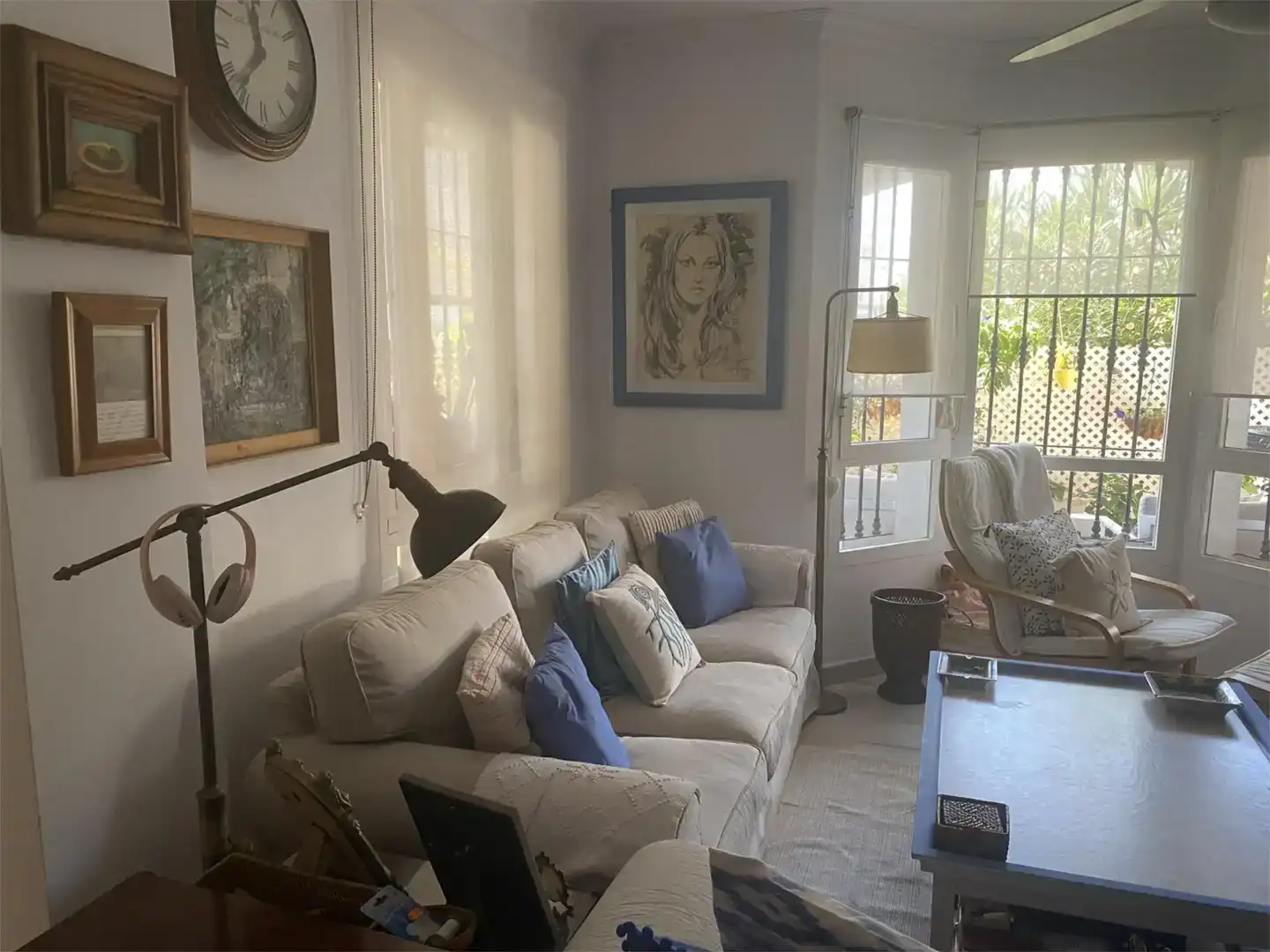 Wohnzimmer von Erdgeschoss zur Miete in Marbella mit Klimaanlage und Schwimmbad