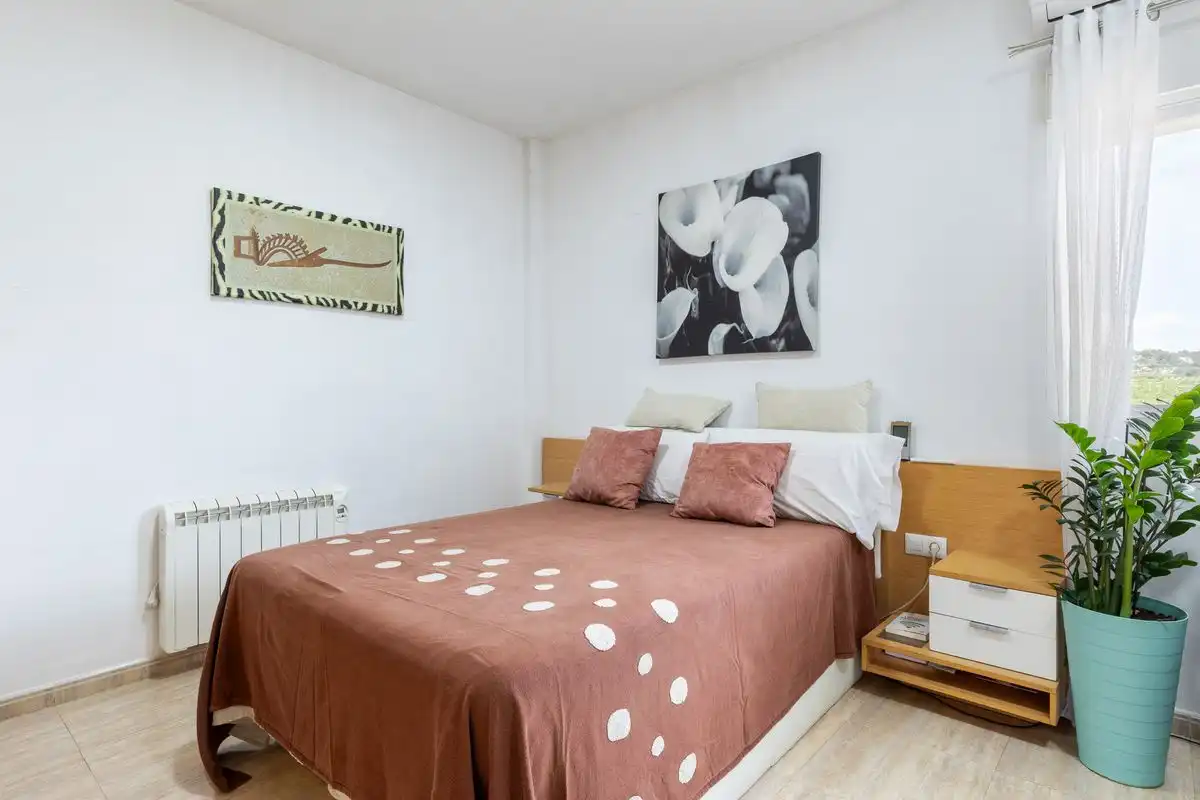 Einfamilien-Reihenhaus zur Miete in Calle Gim. Elena Lopez Benaches, Turís