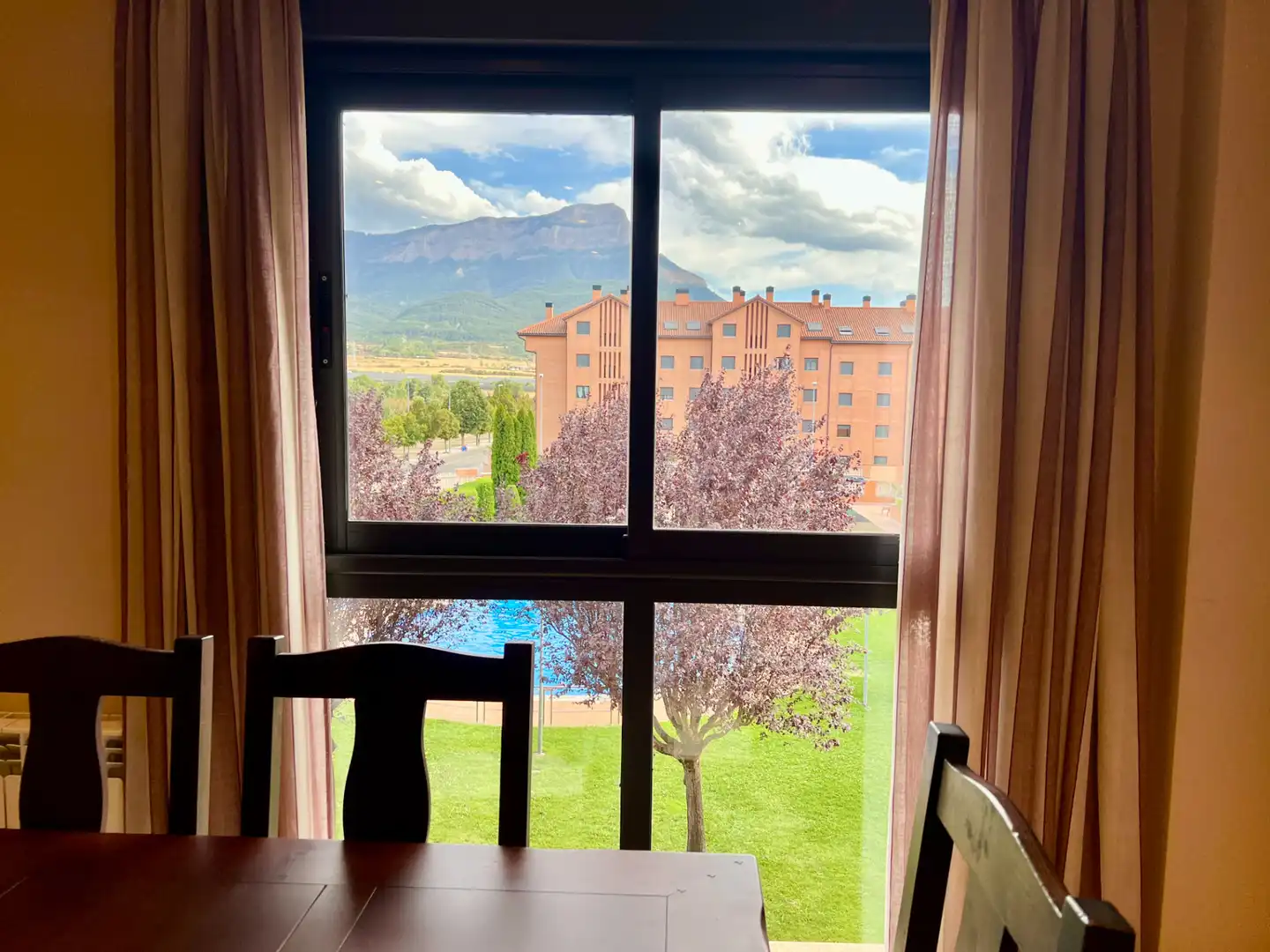 Bedroom of Flat for sale in Jaca  with Heating, Parquet flooring and Terrace
