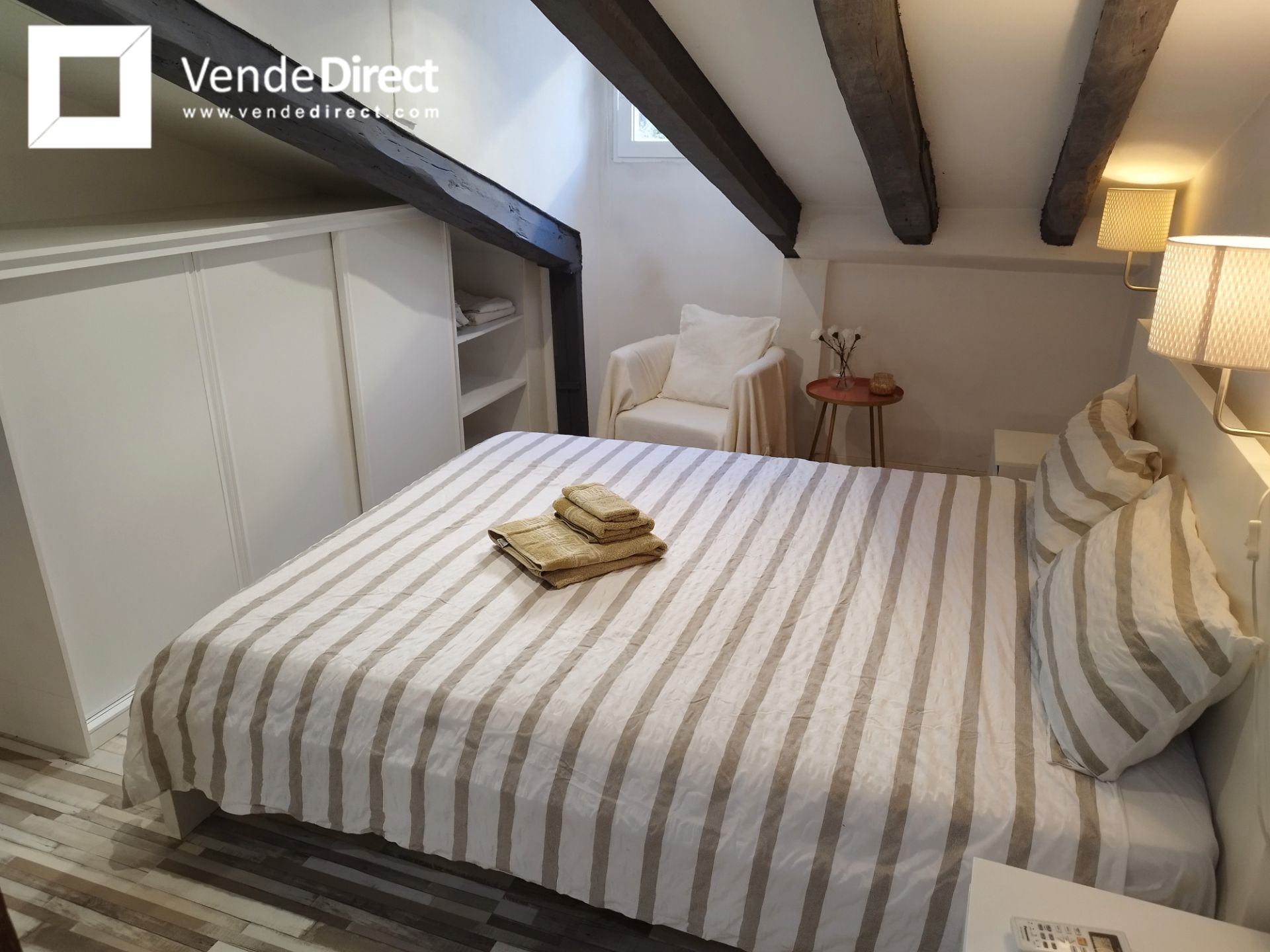 Dormitori de Apartament de lloguer en  Madrid Capital amb Aire condicionat i Moblat