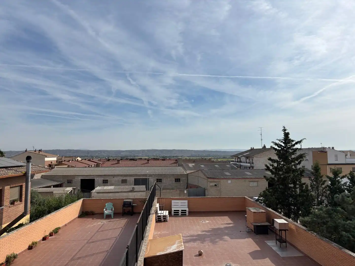 Vista exterior de Piso en venta en Fuentes de Ebro con Trastero
