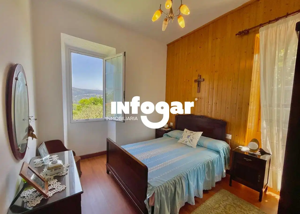 Dormitori de Casa o xalet en venda en O Rosal   amb Jardí privat, Parquet i Terrassa