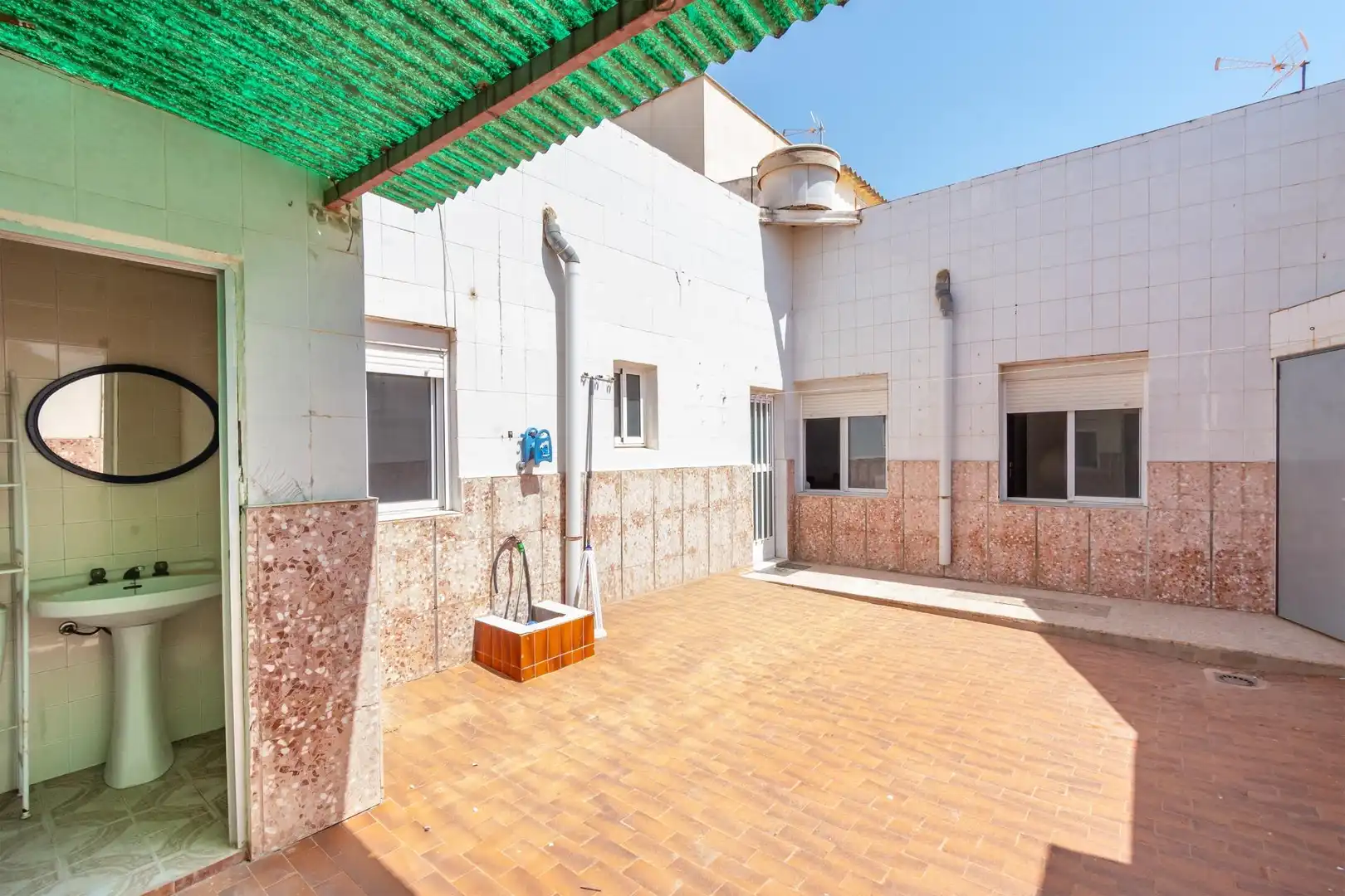 Vista exterior de Casa o xalet en venda en Cartagena amb Aire condicionat i Moblat