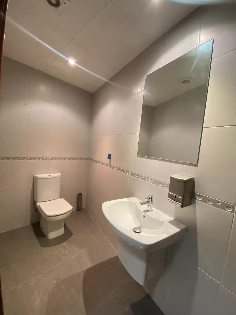 Baño de Local de alquiler en Benimodo con Aire acondicionado