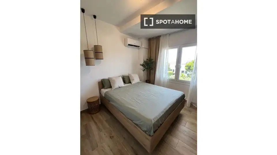 Dormitori de Apartament per a compartir en Mijas amb Aire condicionat, Terrassa i Moblat