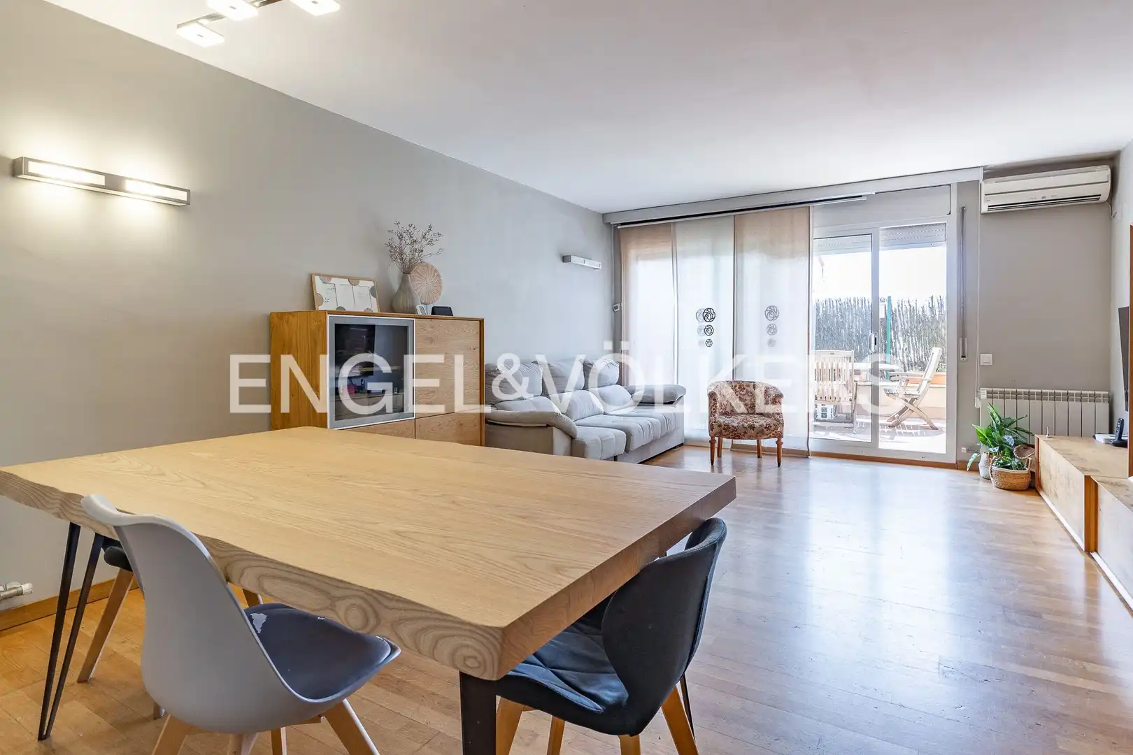Living room of Apartments for sale in El Masnou  with Air Conditioner, Heating and Parquet flooring