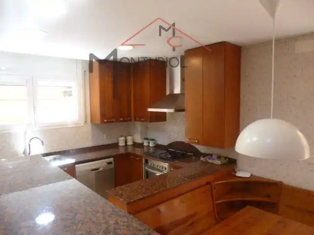 Cuina de Casa adosada en venda en Sant Joan Despí amb Aire condicionat, Calefacció i Jardí privat