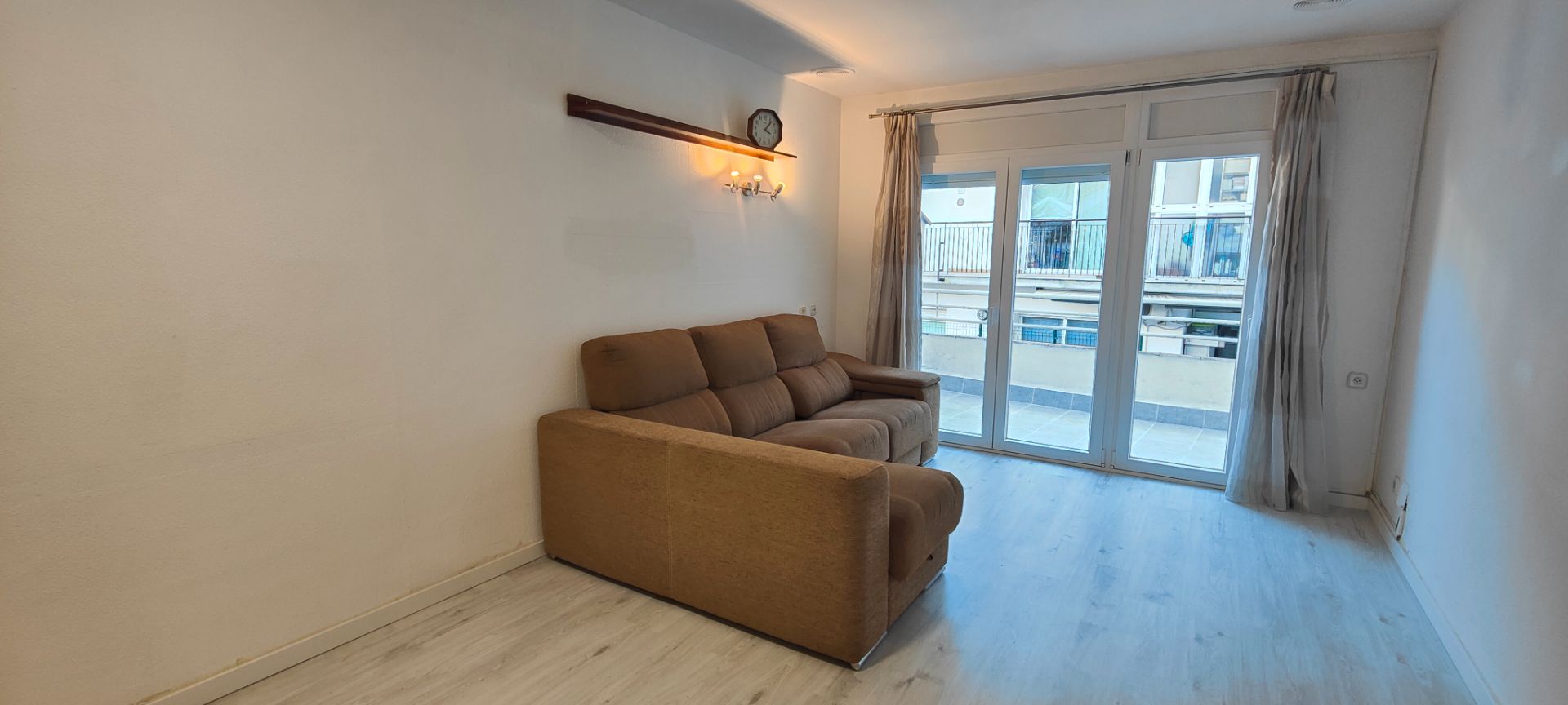 Sala de estar de Piso en venta en Girona Capital con Calefacción, Parquet y Terraza