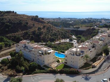 Àtic amb piscina en venda a Calahonda