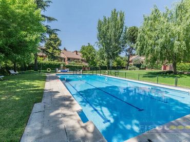 Adosado con piscina en venta en Moncloa - Aravaca