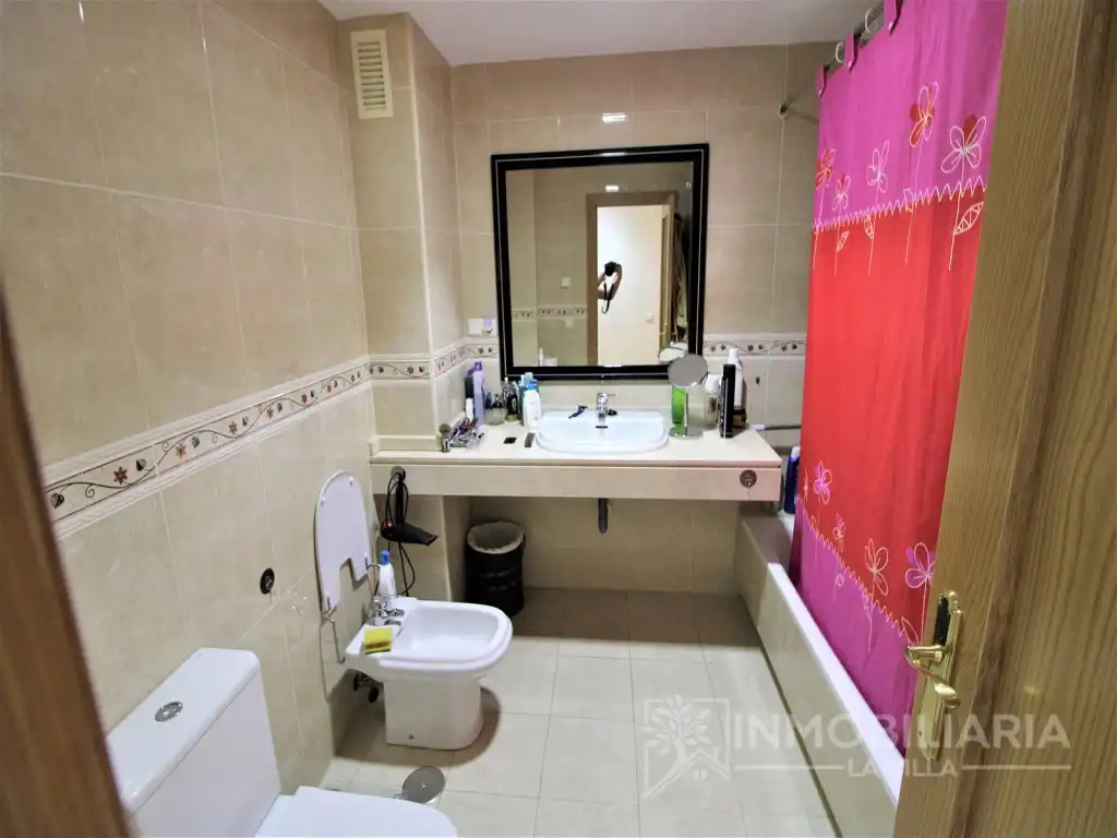 Baño de Piso en venta en Coín con Aire acondicionado