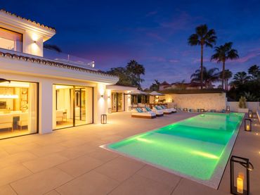 Casa amb piscina en venda a Nueva Andalucía