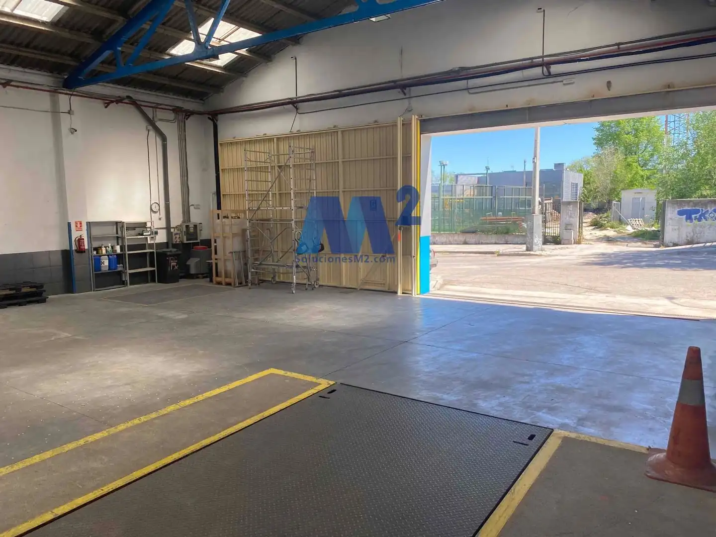 Parkplatz von Fabrikhallen zum Verkauf in Coslada