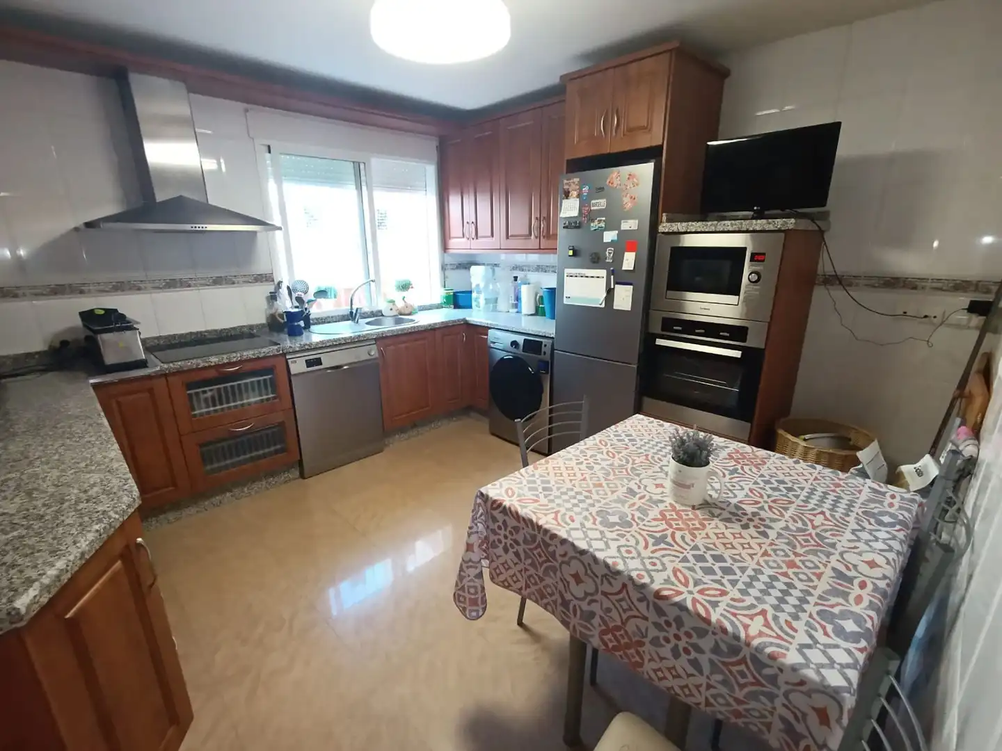 Cuina de Casa adosada en venda en Linares amb Aire condicionat, Calefacció i Terrassa