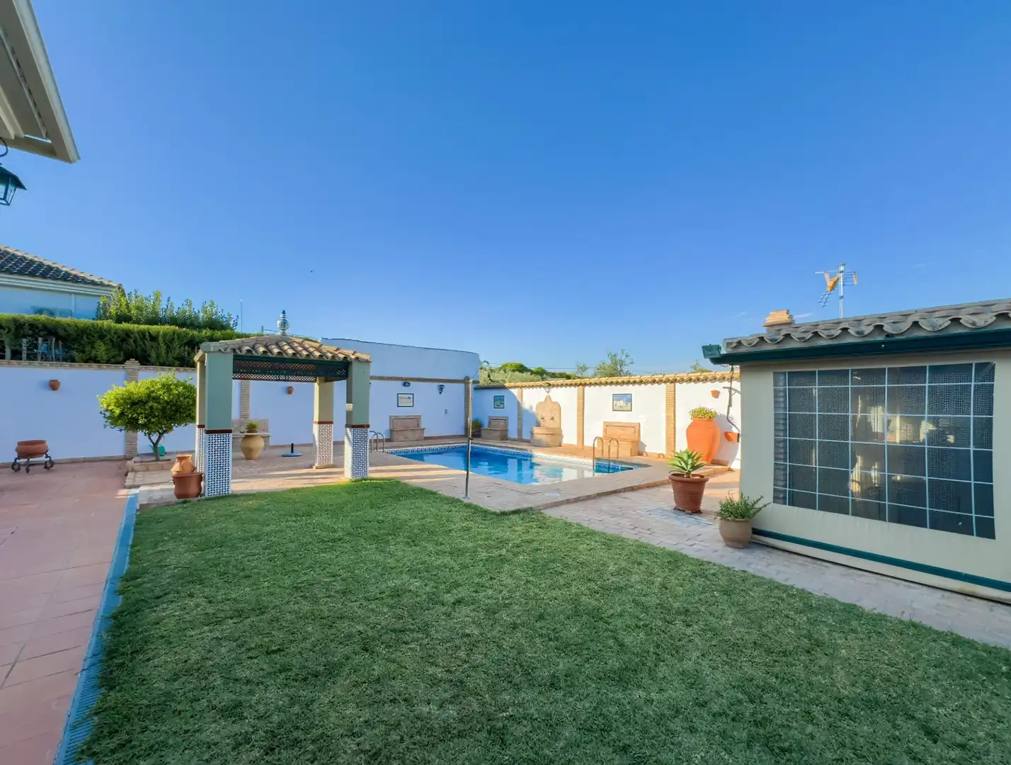 Swimming pool of Houses for sale in Espartinas  with Air Conditioner, Private garden and Terrace