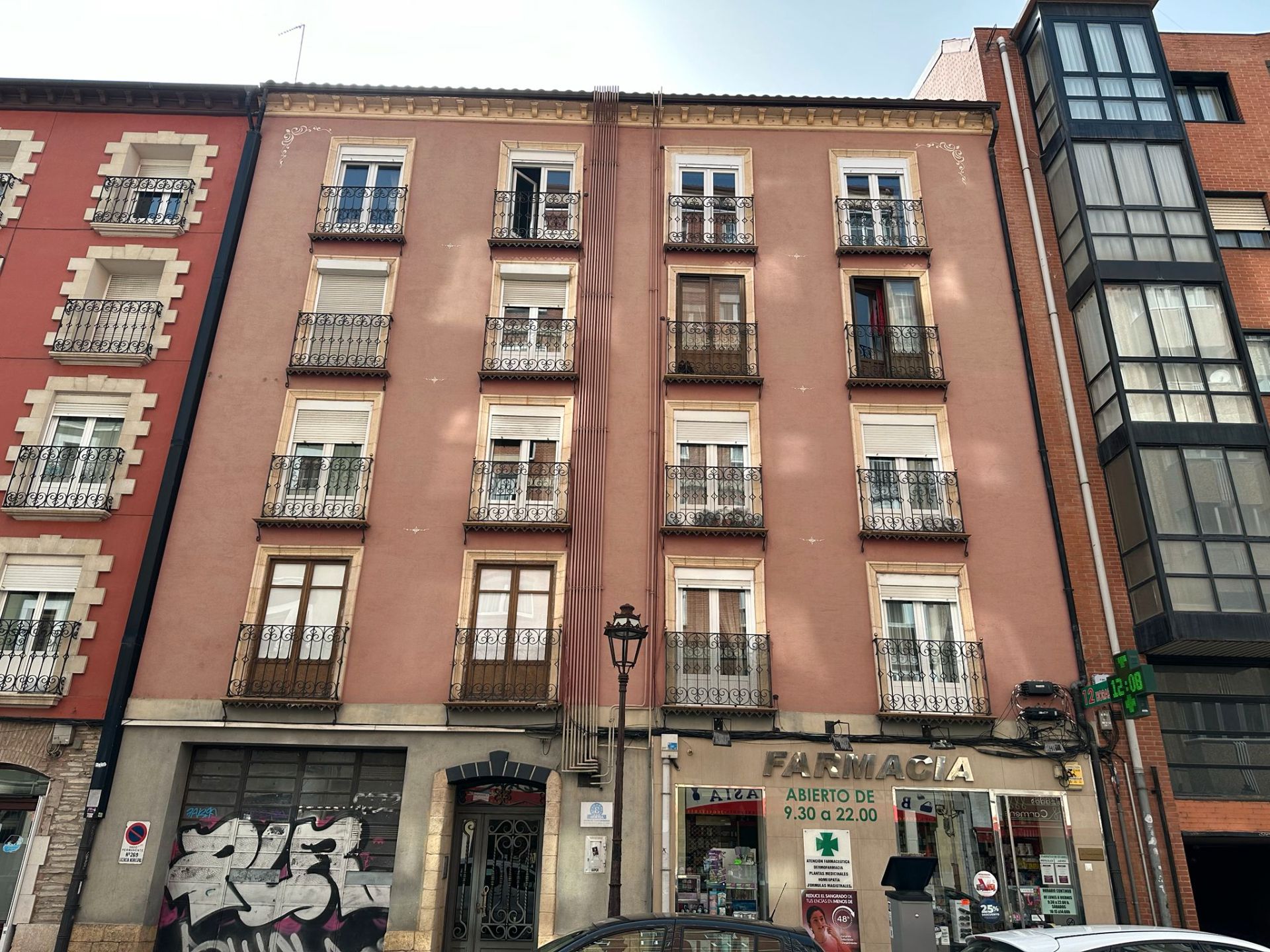 Vista exterior de Apartament en venda en Burgos Capital amb Calefacció i Balcó