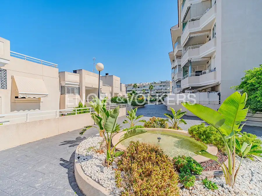 Vista exterior de Apartament de lloguer en Alicante / Alacant amb Aire condicionat, Moblat i Piscina comunitària