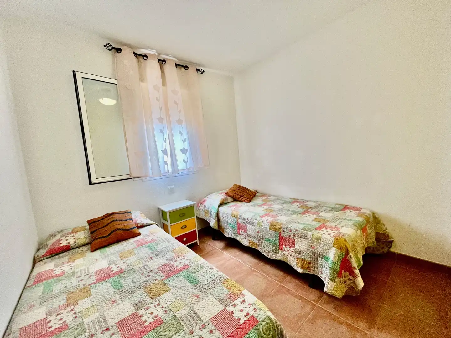 Dormitori de Apartament de lloguer en Garrucha amb Moblat i Piscina comunitària
