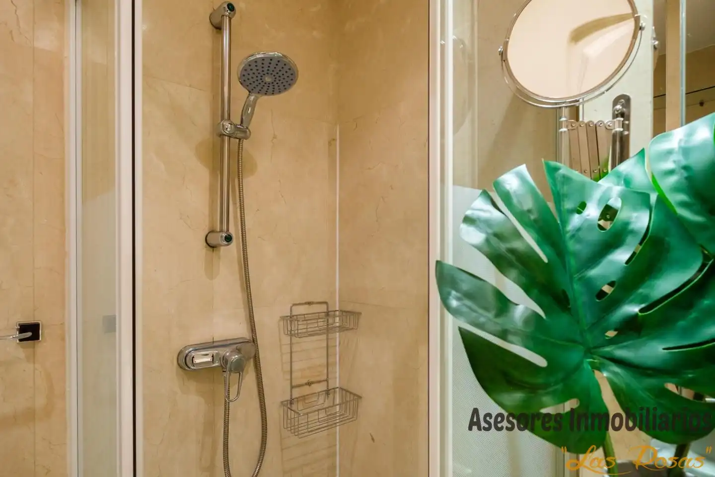 Badezimmer von Wohnung zur Miete in Madrid mit Klimaanlage und Möbliert