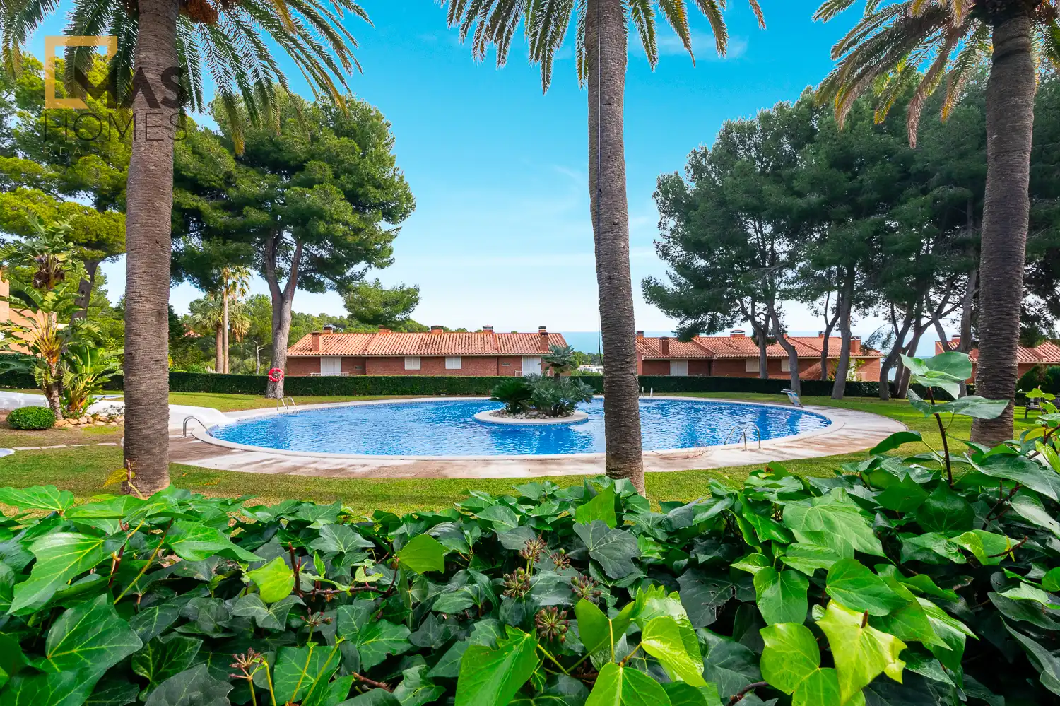 Piscina de Casa adosada en venda en Tarragona amb Aire condicionat, Calefacció i Jardí privat