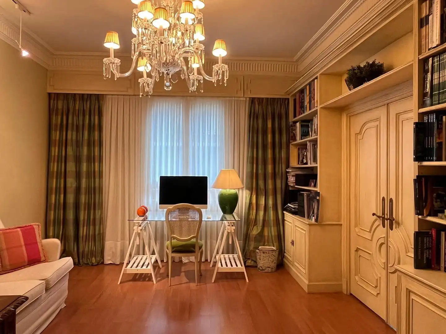 Sala d'estar de Pis en venda en Bilbao  amb Traster, Moblat i Forn