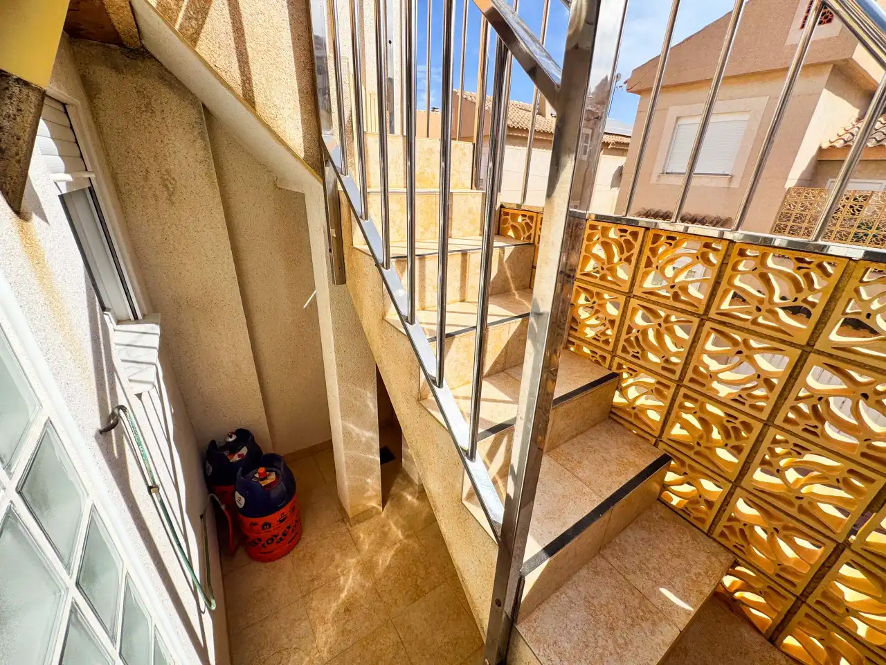 Terrassa de Casa adosada en venda en Torrevieja amb Aire condicionat, Calefacció i Jardí privat