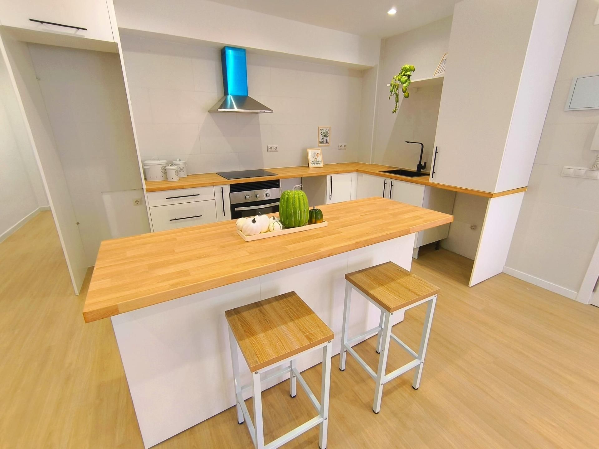 Cuina de Apartament en venda en Castellón de la Plana / Castelló de la Plana amb Terrassa i Balcó