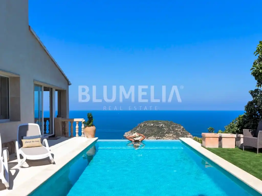 Casa amb piscina en venda a Urbanizacion Mar Azul