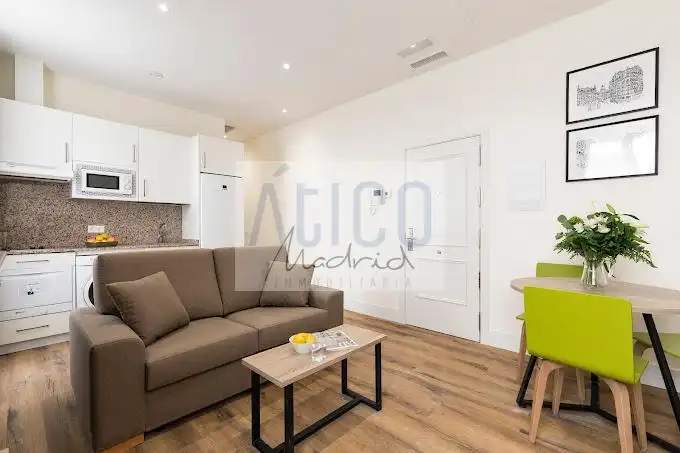 Bedroom of Flat for rent in Madrid  with Air Conditioner, Heating and Furnished