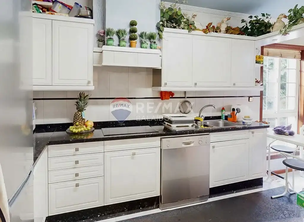 Cocina de Casa o chalet en venta en Vigo  con Calefacción, Jardín privado y Parquet