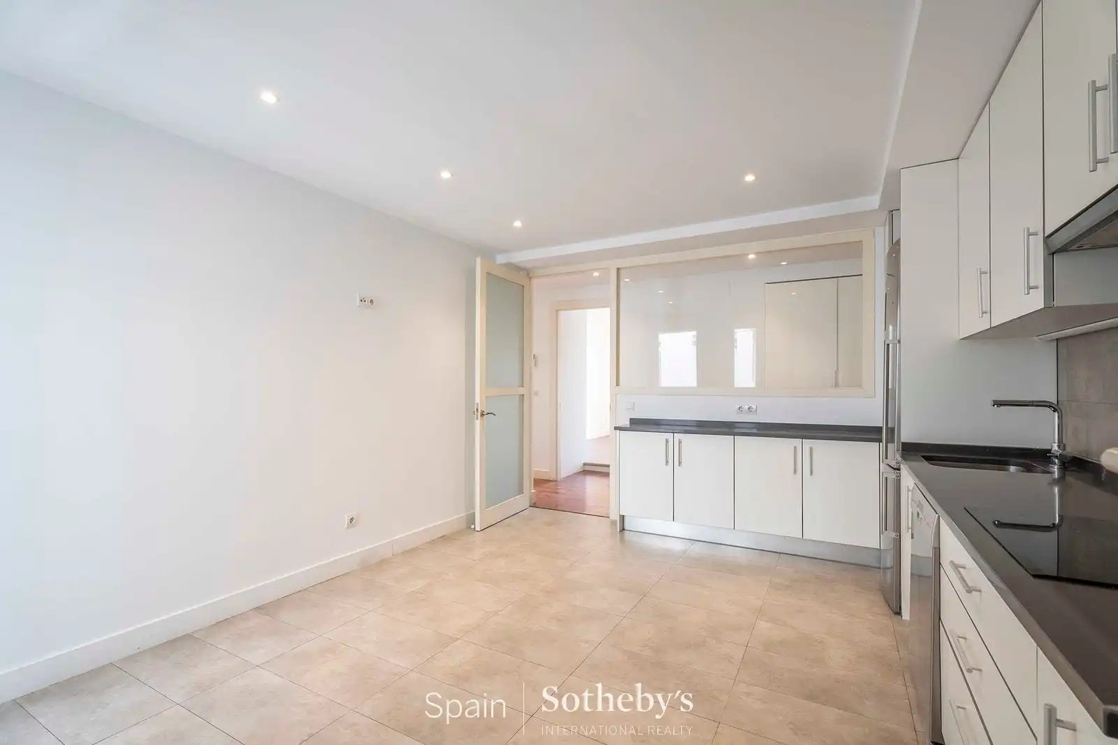 Apartament de lloguer a Plaza de Santa Bárbara, Justicia - Chueca