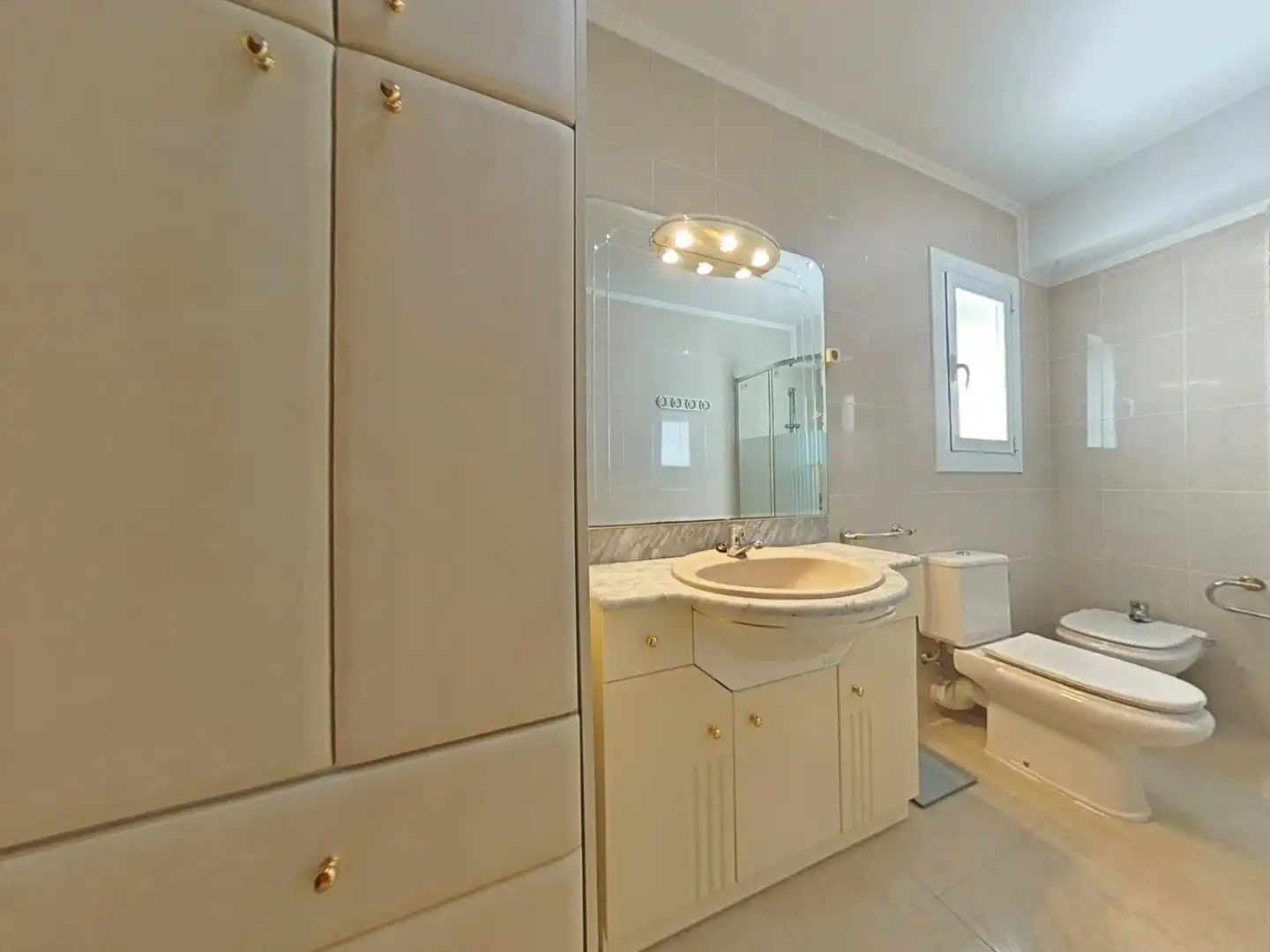 Bathroom of Flat for sale in Platja de Ponent